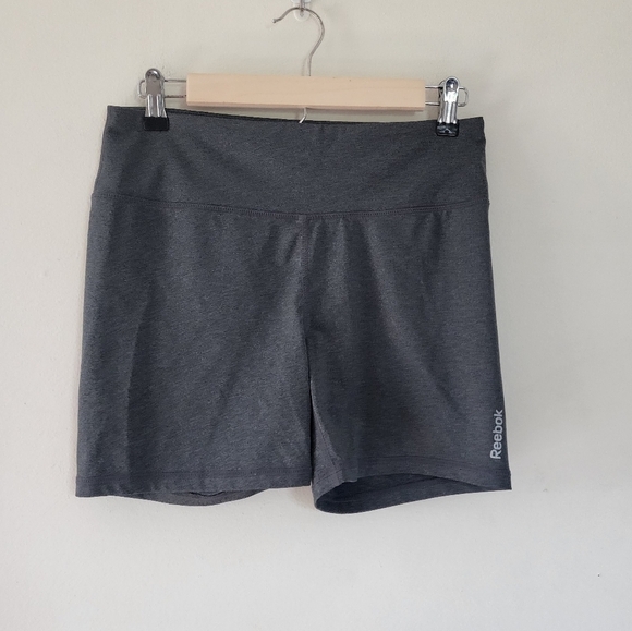 Womens Reebok athletic shorts 5" inseam size medium - Picture 1 of 5